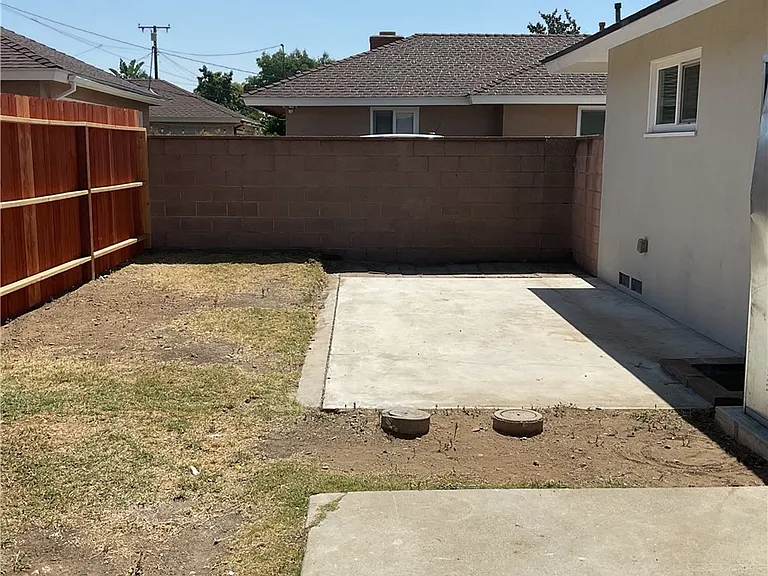 816 W G St — Photo 17