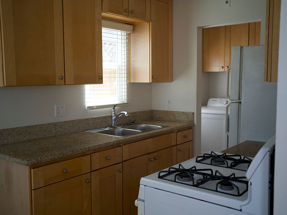 kitchen / laundry room with extra side door access (with window)