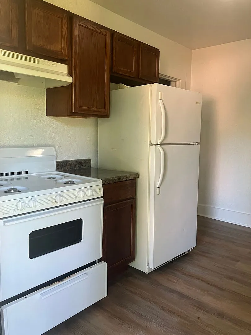 812 Walnut St — Photo 4