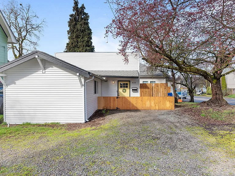 838 SE Tacoma St — Photo 30
