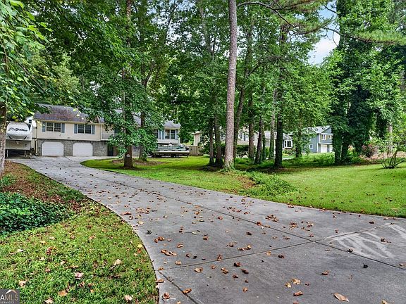3rd image of 3009 Meadow Dr