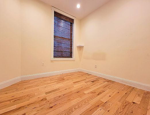 4th image of 22 E 105th St #1X
