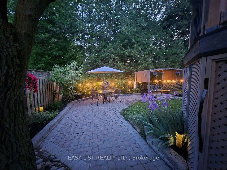 1st image of 51 Lyndale Cres