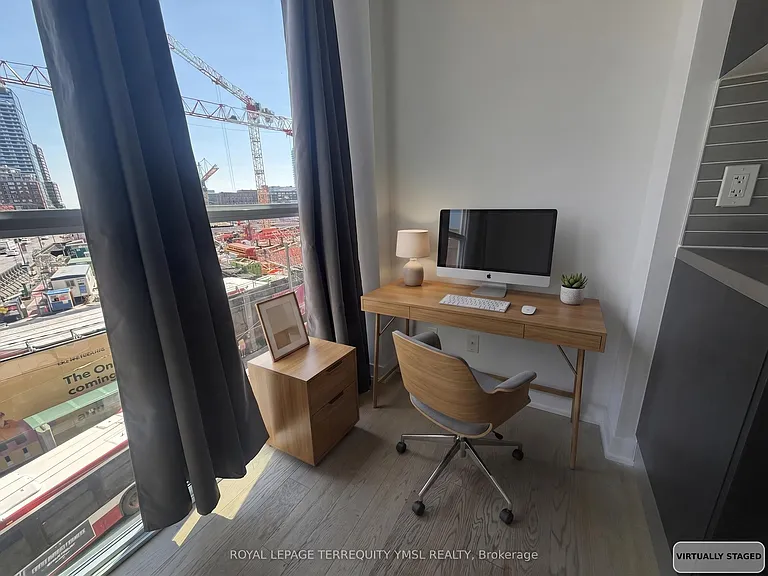 318 King St E #308 — Photo 8