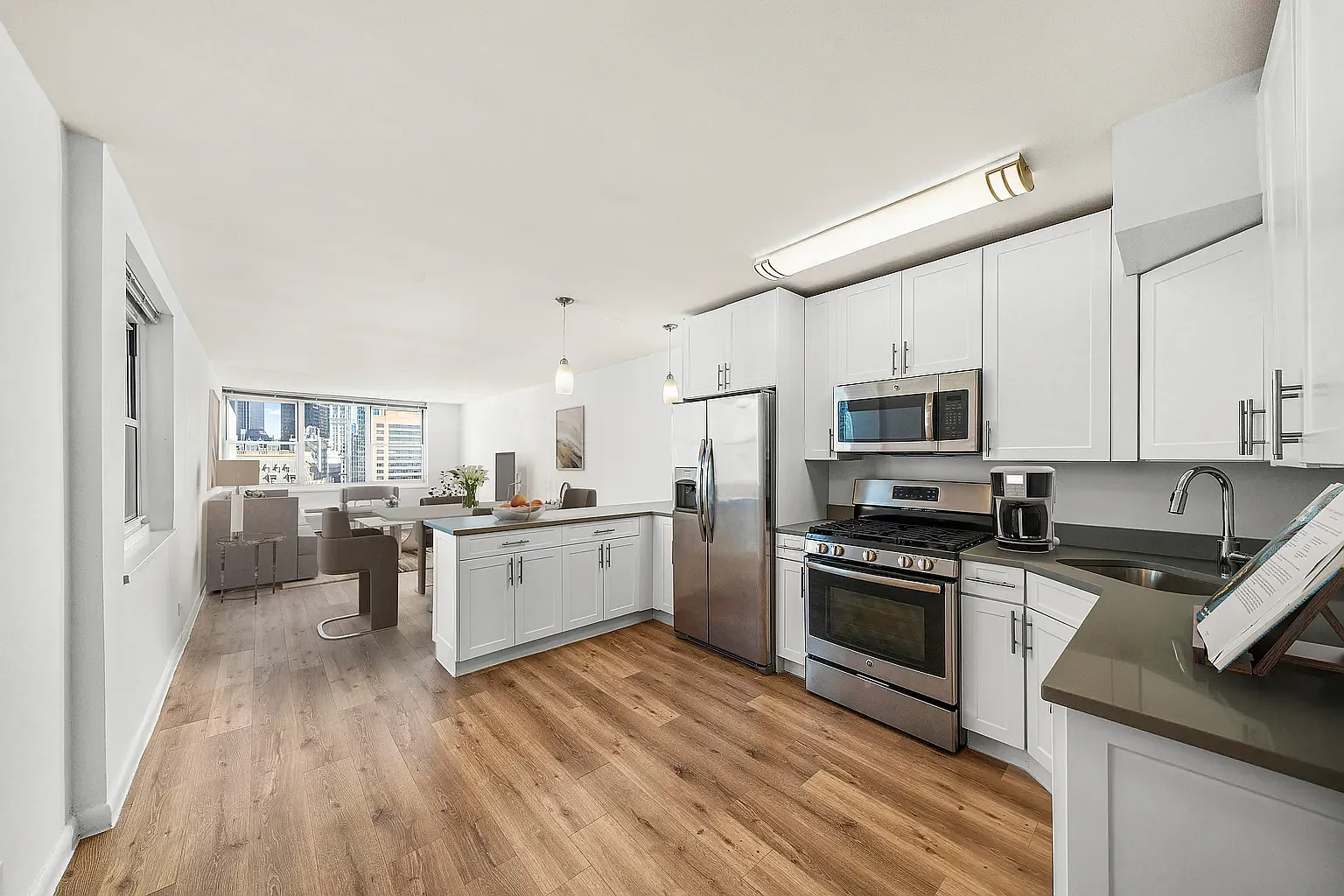 355 South End Avenue — Photo 2