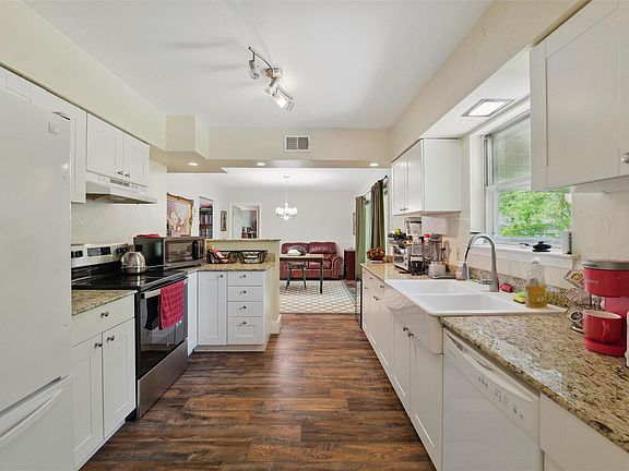 3rd image of 13241 Belfield Dr