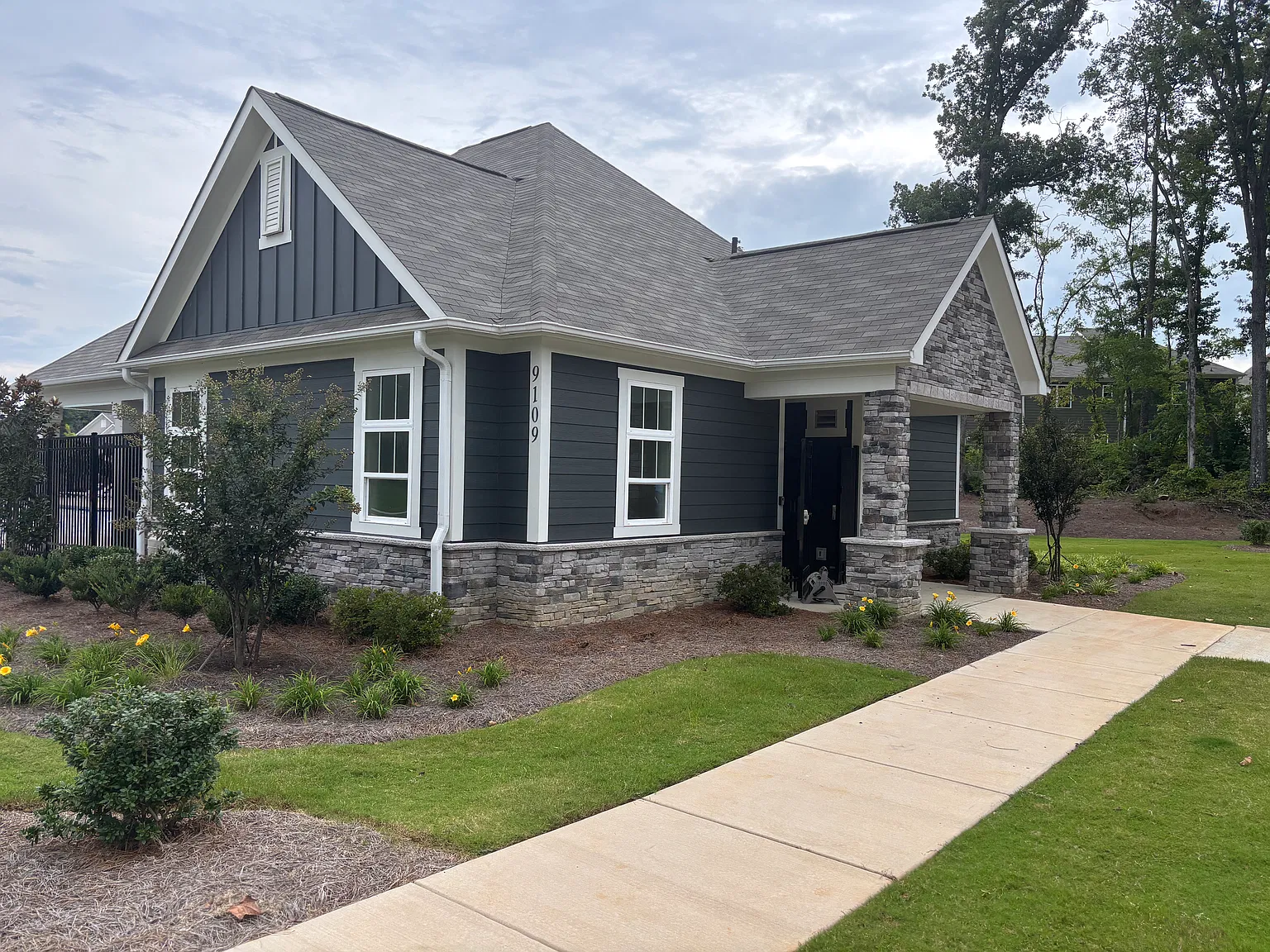 3 bed, 2.5 bath, 1787 sqft, $2,200 — Photo 4