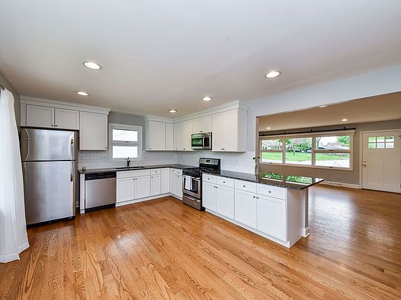 4th image of 1706 E Liberty Dr