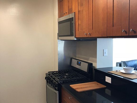 New 5 burner gas stove, bar area