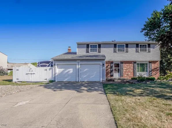 1659 King Dr, Uniontown, OH 44685