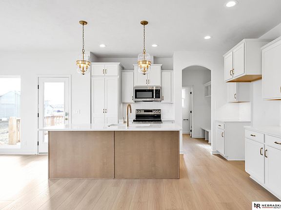 4th image of 4409 S 212th St