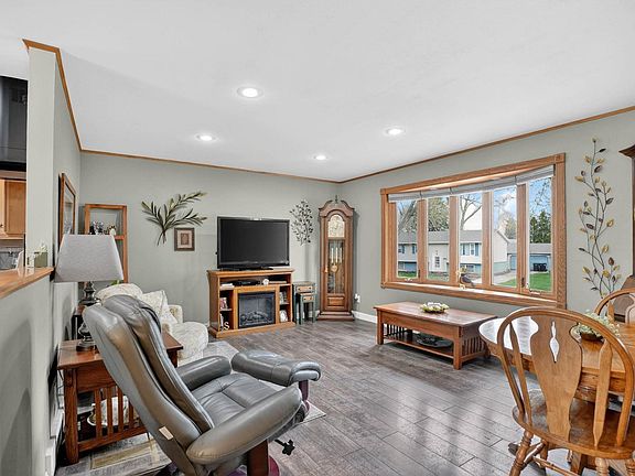 3rd image of 3021 Valley High Dr