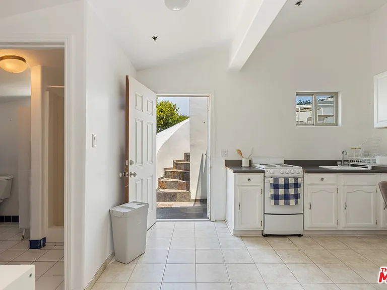 5828 Foxview Dr #2 — Photo 3
