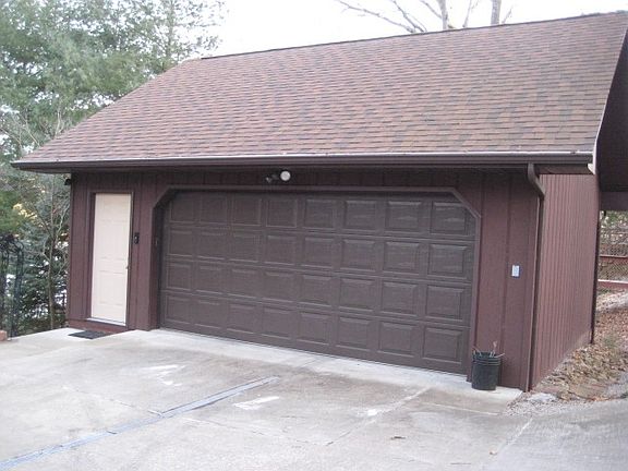 5th image of 245 Lake Shore Dr S