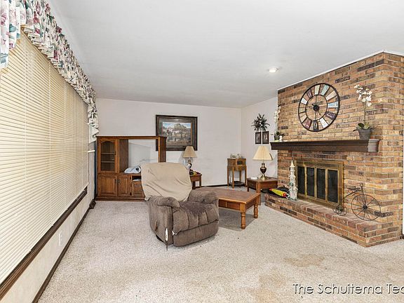 3rd image of 14376 James St