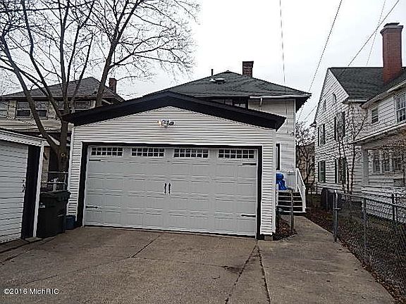 4th image of 245 W Muskegon Ave