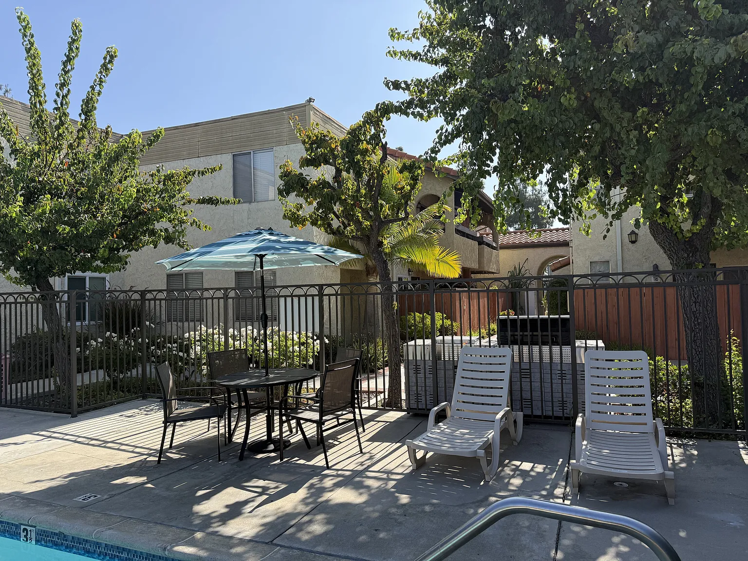Villa del Sol Apartments — Photo 4