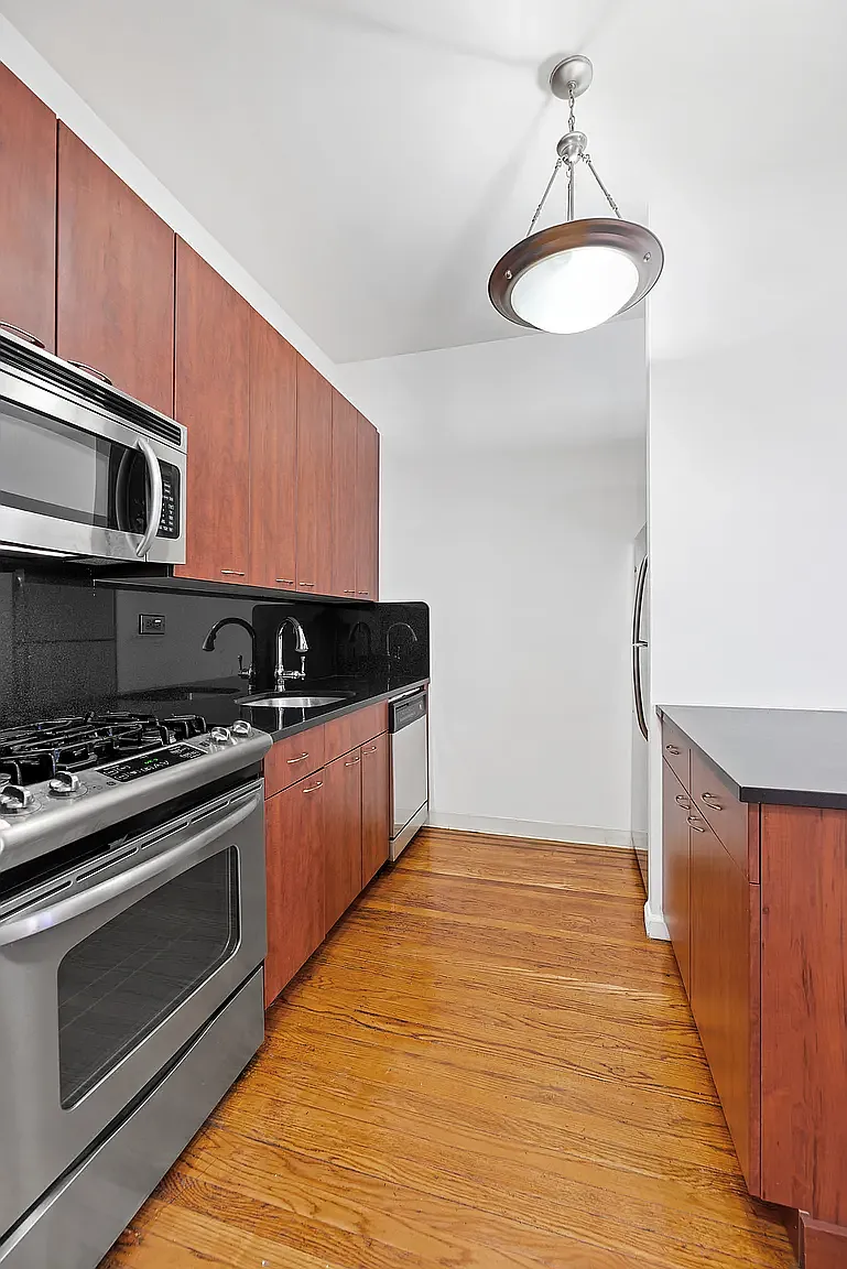 121 Madison Avenue — Photo 1