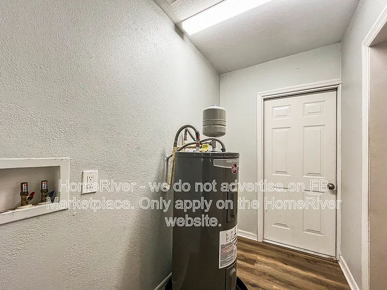 4523 Dolphin Dr — Photo 10