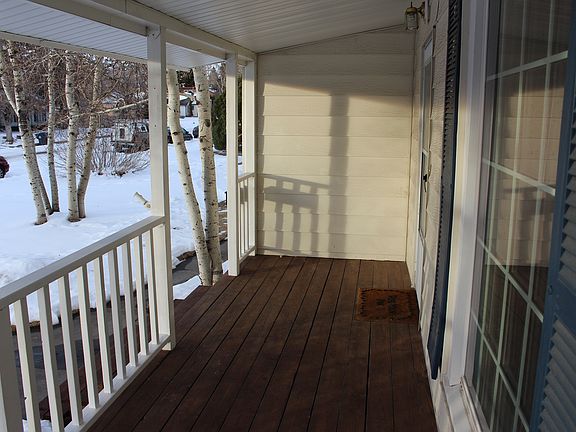 Covered Porch - Photo 2