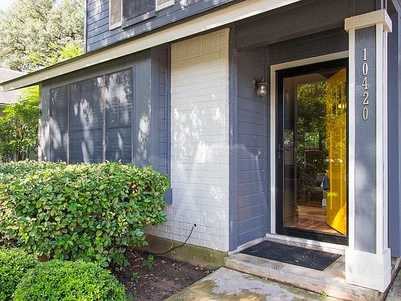 Storm door at front