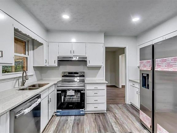 4th image of 3361 Bryan Way SW