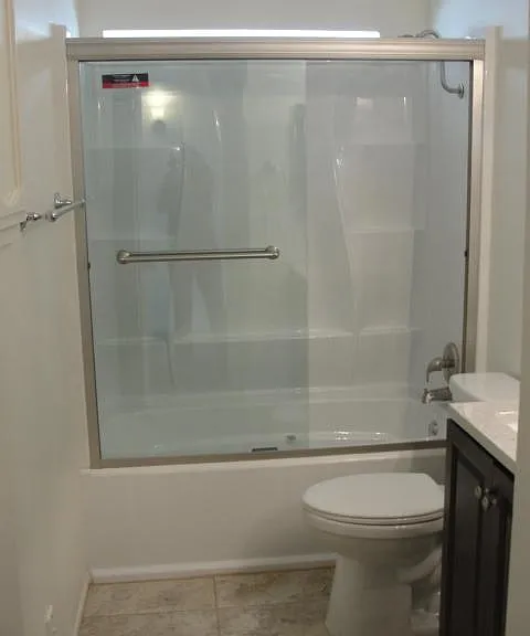Upstairs Bath Tub/Shower