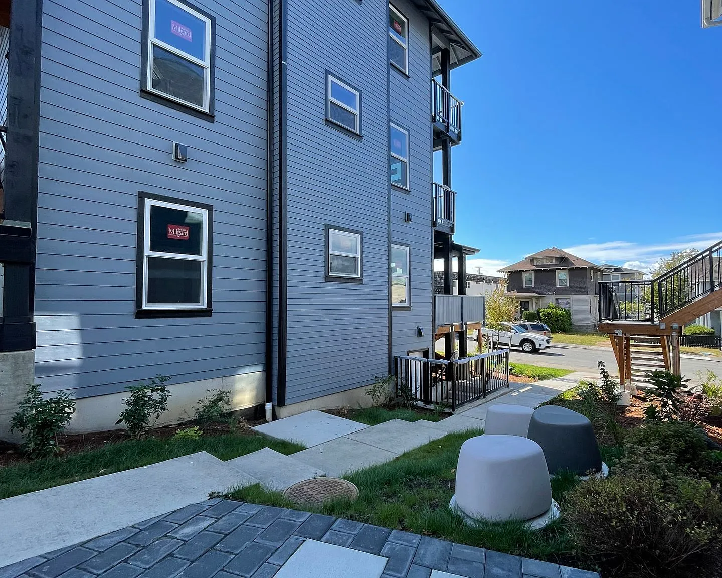 Preleasing: Corner Suite, Second Floor 3 Bdrm/1 Bath Unit Near Wwu And Downtown! One Month Free! — Photo 1