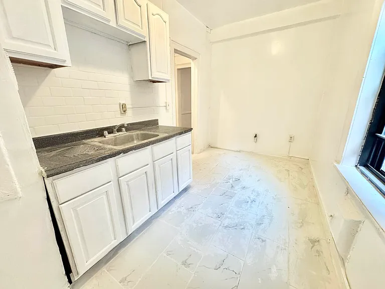 674 47th St #2G — Photo 6