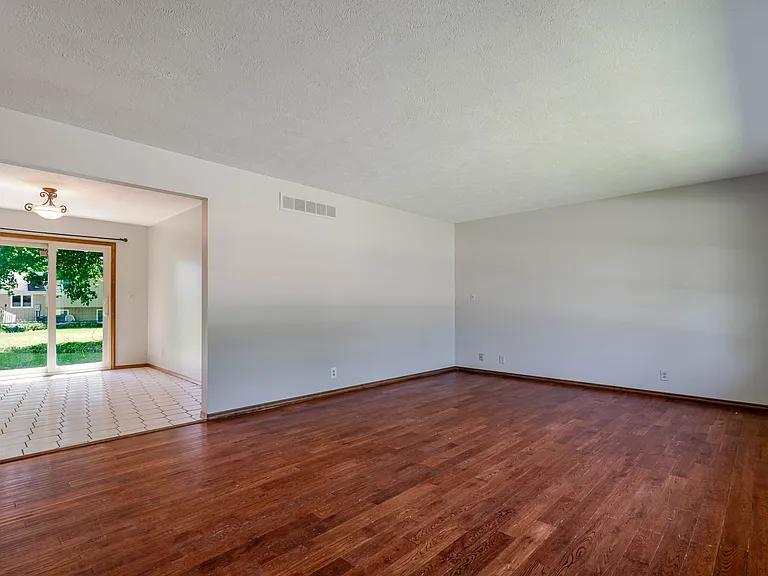 108 Riss Dr — Photo 2
