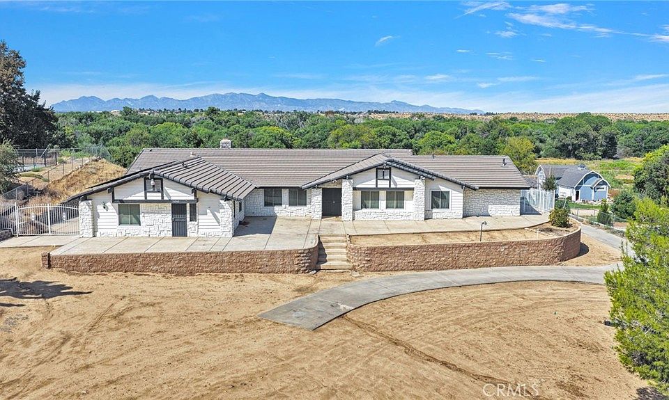 1st image of 14942 Riverside Dr
