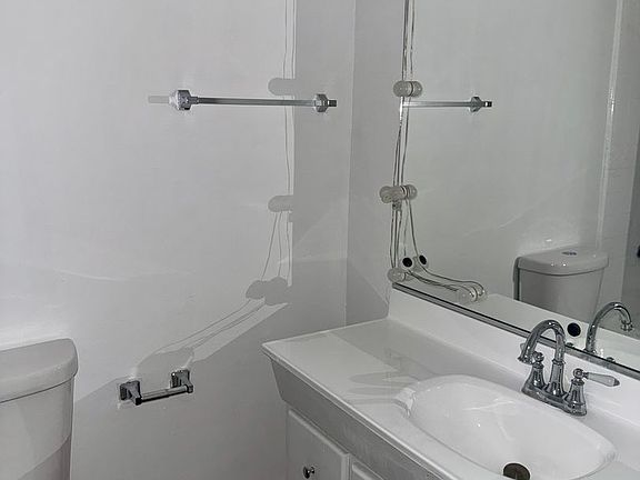 5th image of 1825 N Cherokee Ave APT 214