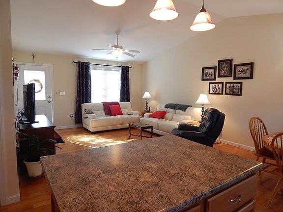 5th image of 49 Heritage Ct
