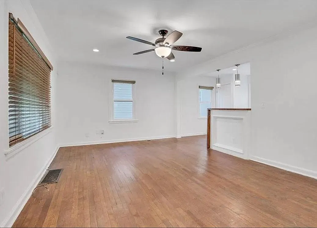 2 bed, 928 sqft, $1,549 — Photo 2