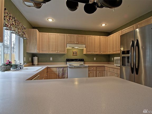 3rd image of 704 123rd Ave NE
