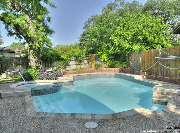 2nd image of 1711 Autumn Woods St