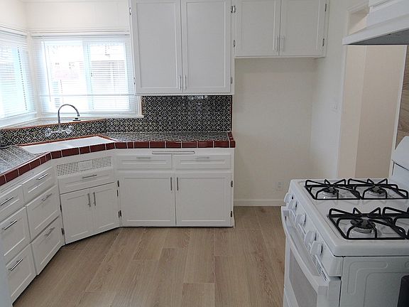 5th image of 5600 Edgemar Ave