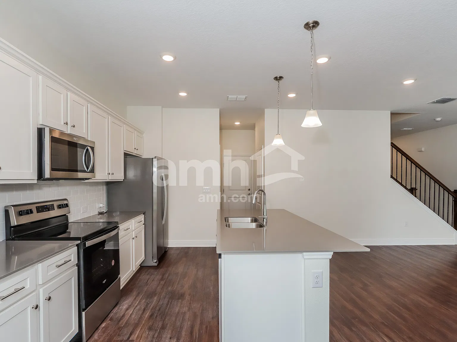 4 bed, 2.5 bath, 1977 sqft, $2,720 — Photo 3