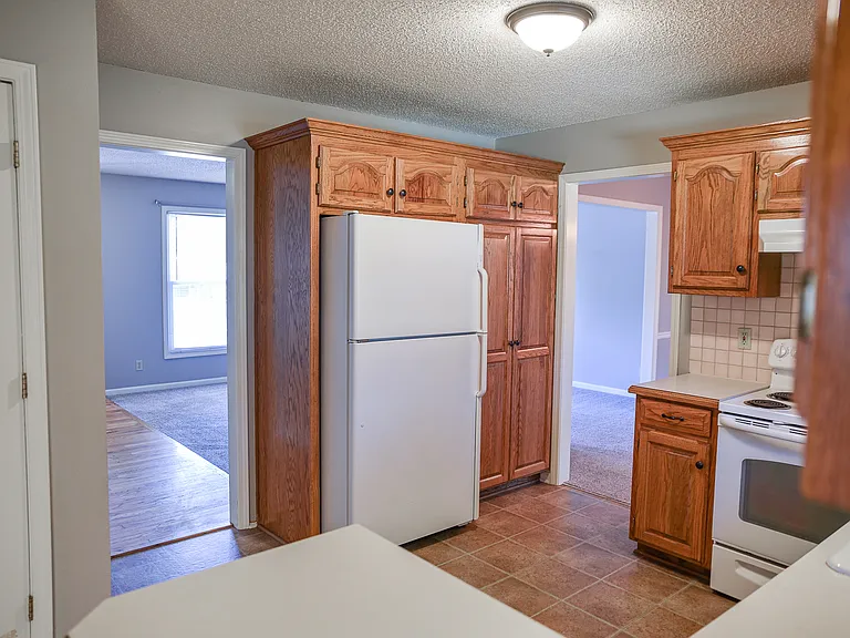 3636 Winchester Dr — Photo 3