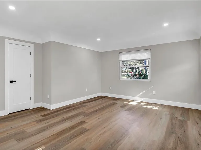 525 Lamara Way NE — Photo 18