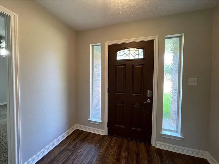 16510 Oxnard Ln — Photo 3