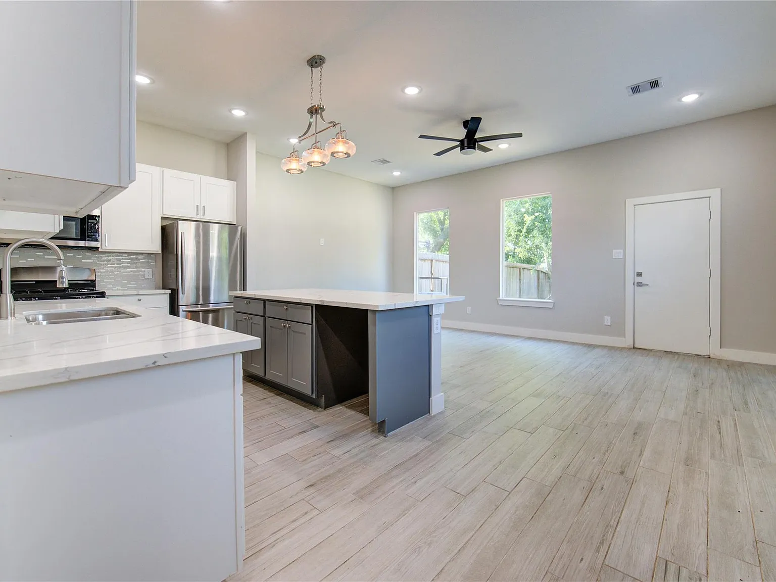 3 bed, 2.5 bath, 1503 sqft, $2,195 — Photo 3