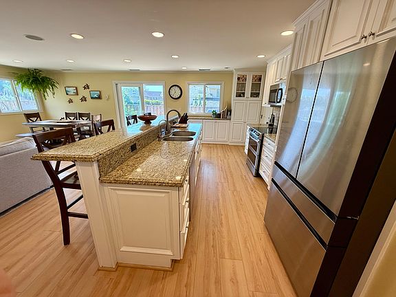 The kitchen, as viewed when you walk in