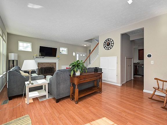 2nd image of 33257 Fairport Dr