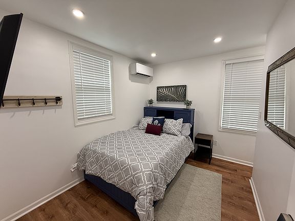 Room 4: Queen-size bed,Shared bathroom (with Rooms 5 & 6),Built-in closet,Smart TV,Wall-mounted HVAC