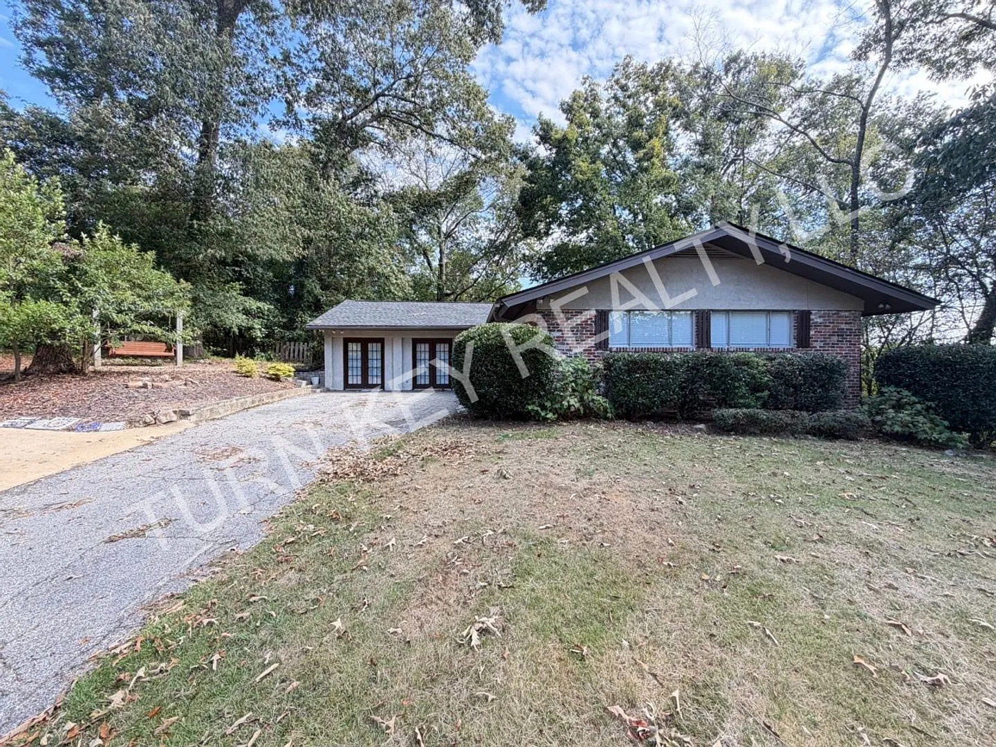 Charming 3 Bedroom Home in the Heart of Vestavia Hills Newly Updated! — Photo 2