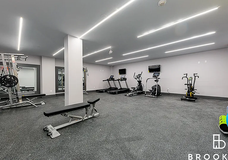 1461 Gates Ave #4D — Photo 22