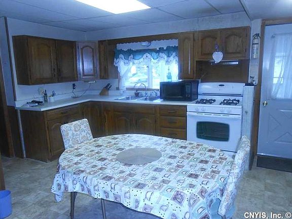4th image of 1021 Knox St