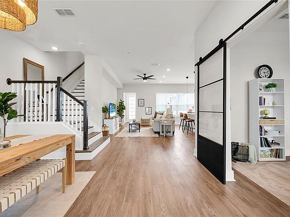 5th image of 8427 Modiano St