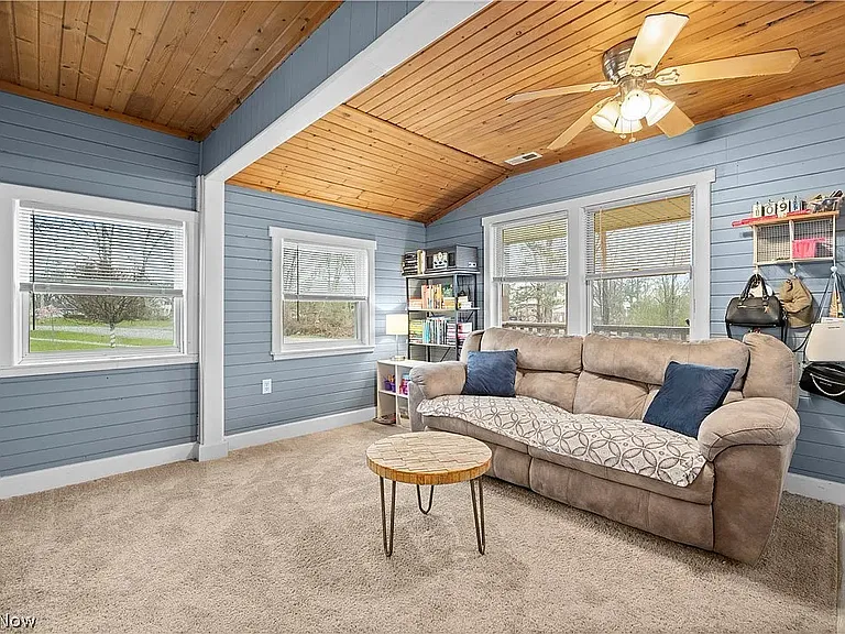 4556 Hawthorne Ave — Photo 4